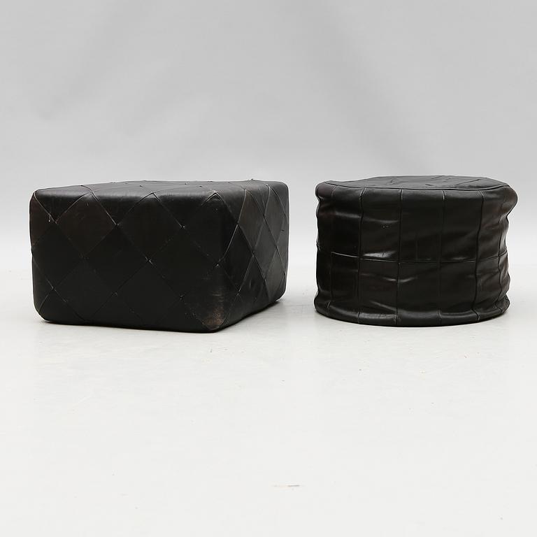 SITTPUFFAR, 2 st, 1900-talets andra hälft.