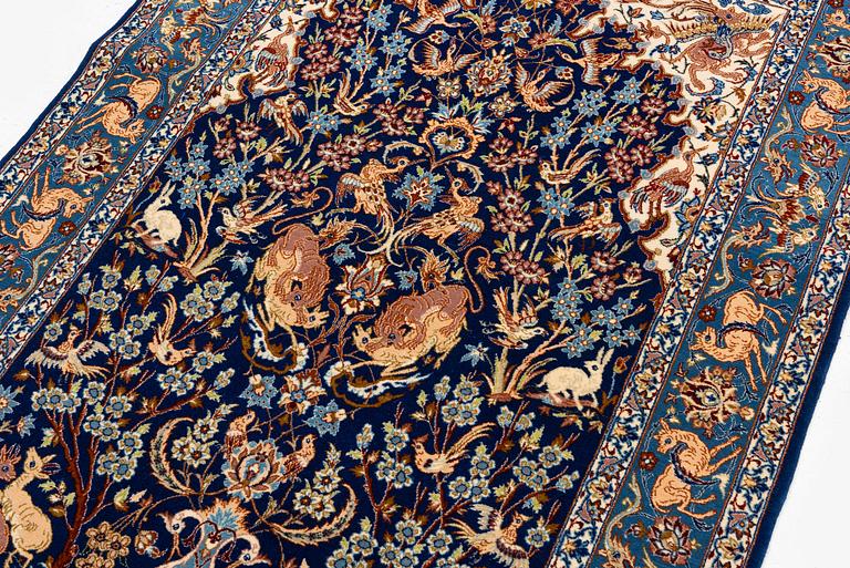 Matta, semiantik Isfahan, Centrala Persien, part silk, signerad, ca 175 x 106 cm.