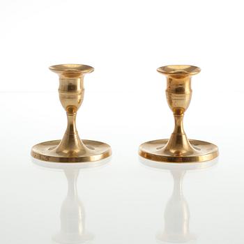 LJUSSTAKAR, ett par, mässing, Leander Helander, Kalajoki 1857.