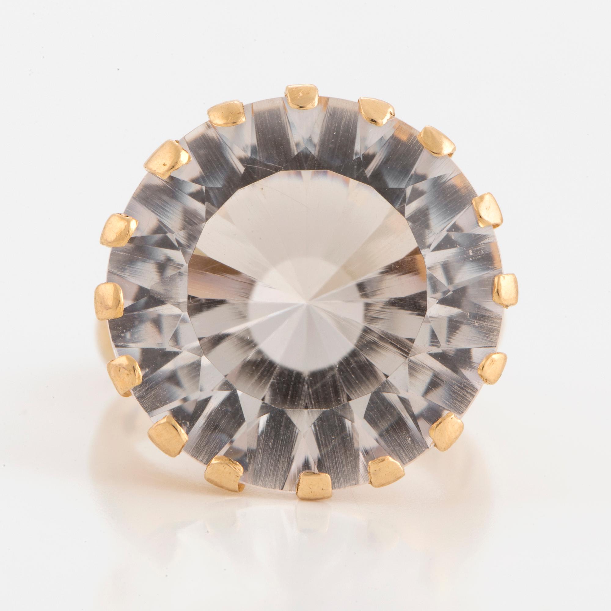 RING, 18K gold with rock crystal.