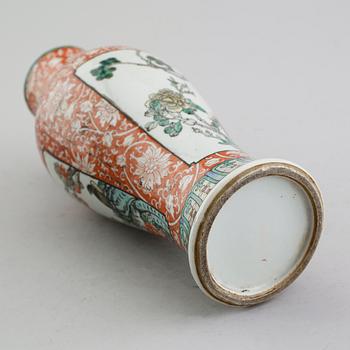 VAS, porslin, Kina, 1900-tal.