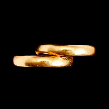 RINGAR, 2 st, 23 k guld, svenska stämplar. Vikt ca 13 gr.