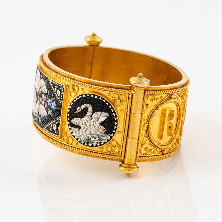 A bangle, gold with micromosaic, Cesare Roccheggiani, Rome, late 19th century.