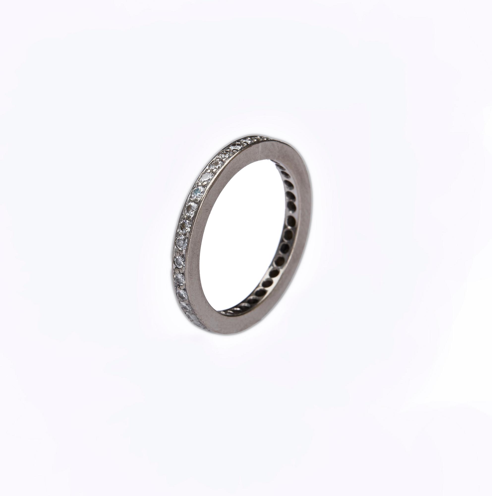 RING, platina med briljantslipade diamanter, ca 0,70 ct.