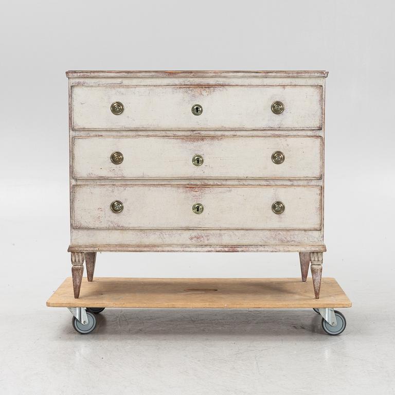 A Gustavian chest of drawers, circa 1800.