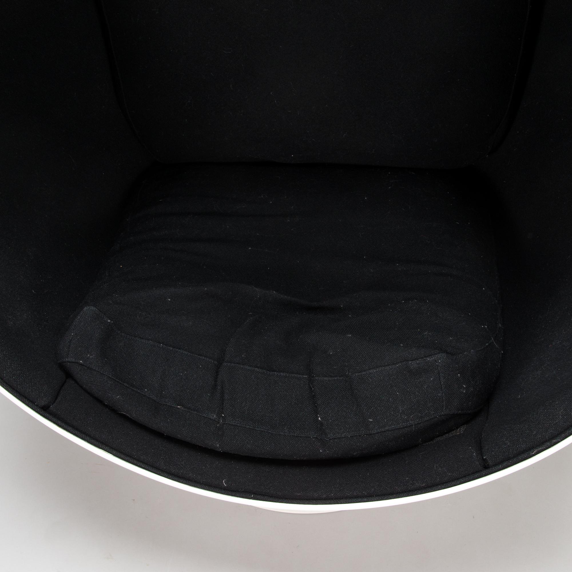 Eero Aarnio, a late 1980s 'Ball Chair', Adelta.