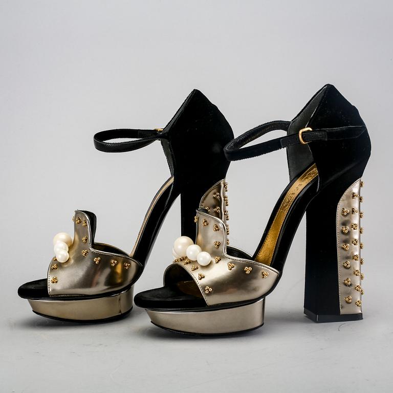 Alexander McQueen, a pair of shoes.