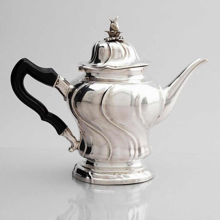 Kilian Kelson, tekanna, silver, Stockholm 1756. Rokoko.