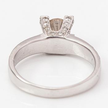Ring, 18K vitguld, diamanter ca 1.55 ct tot.