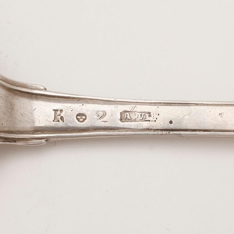 MATSKEDAR, 2 st, samt RAGUSKED. Silver. Bl a Gustaf Hagström Stockholm (1795-1809).  Tot ca 245 g.