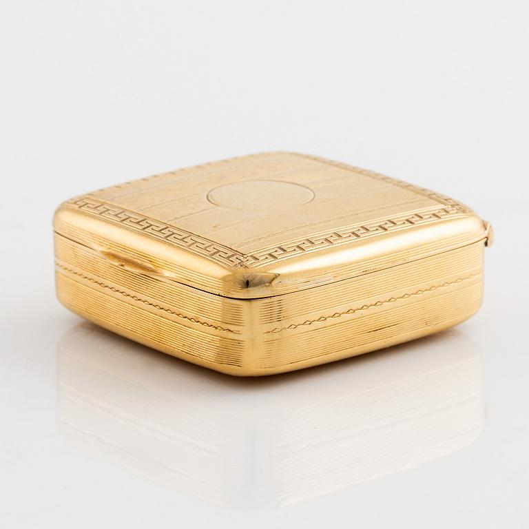 18K gold box.