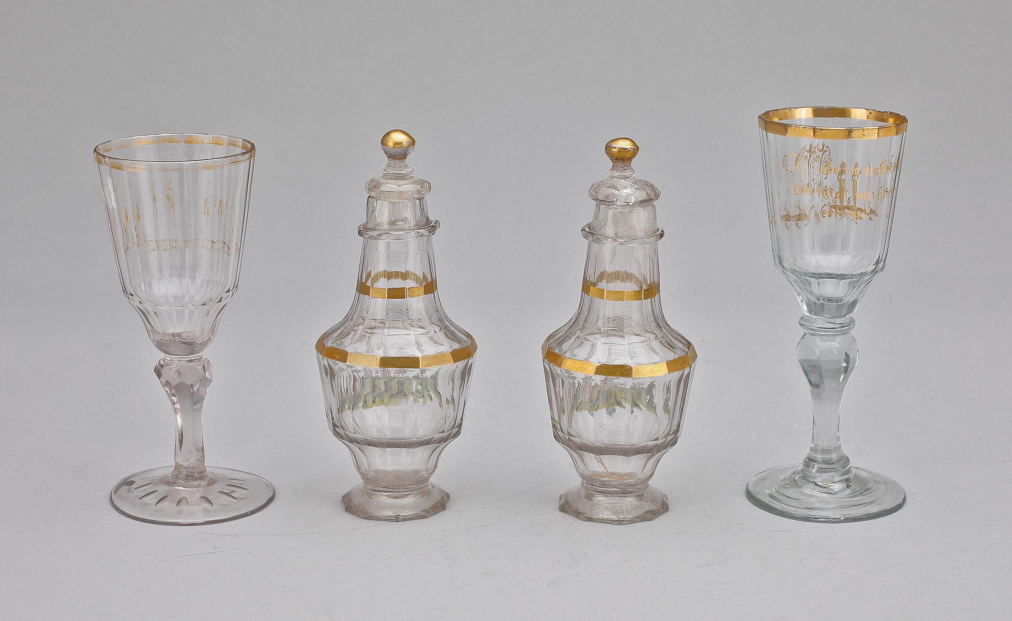 VINGLAS 2 st SAMT KARAFFER, ett par, glas, omkr 1800.