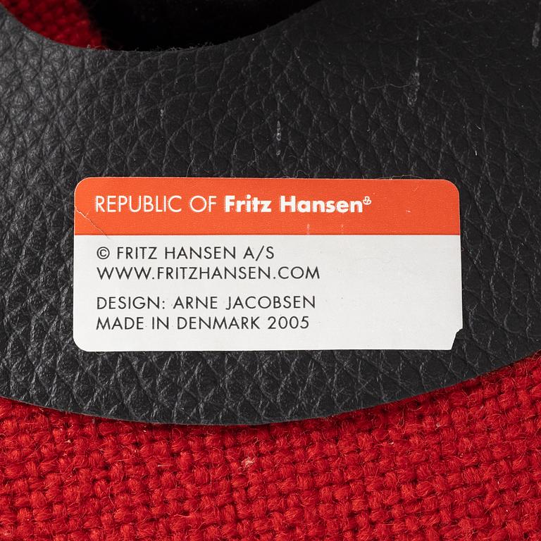 Arne Jacobsen, fåtölj, "Ägget", Republic of Fritz Hansen, 2005.