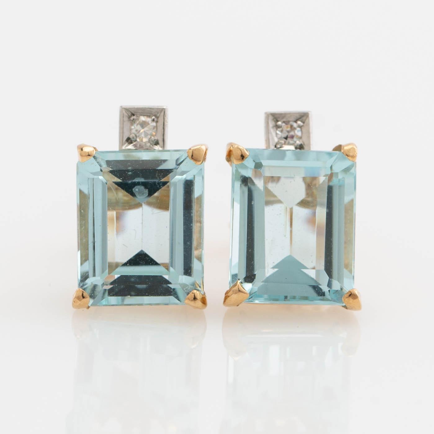 Earrings, a pair, 18K gold with aquamarines and diamonds.