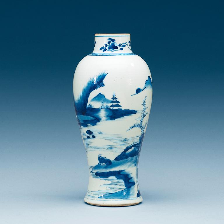 A blue and white vase, Qing dynasty, Kangxi (1662-1722).