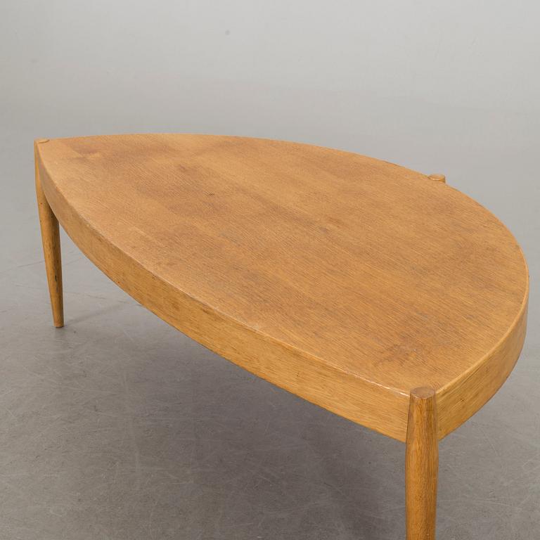 A Johannes Andersen Capri oak sofa table.