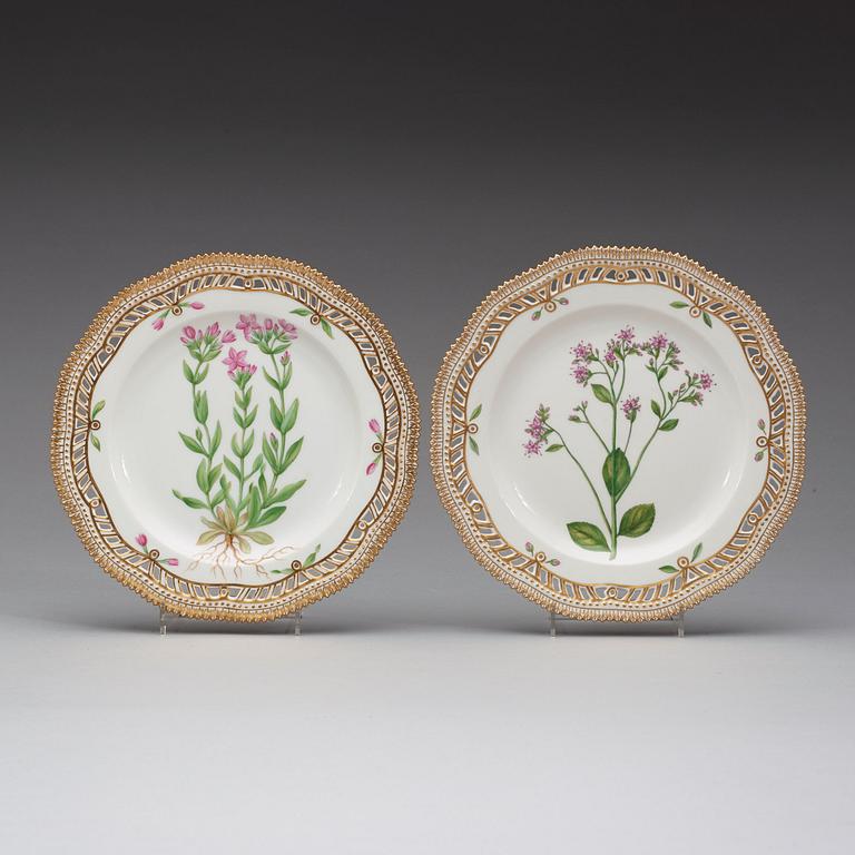 A set of six Royal Copenhagen "Flora Danica" dishes and a serving dish, Denmark, 20th Century.