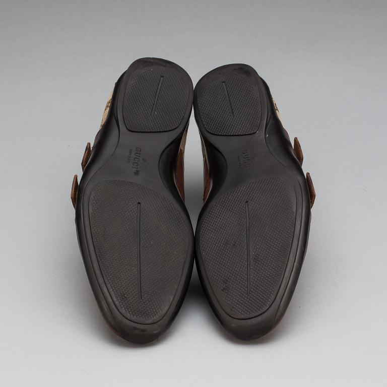 SKOR, Gucci.