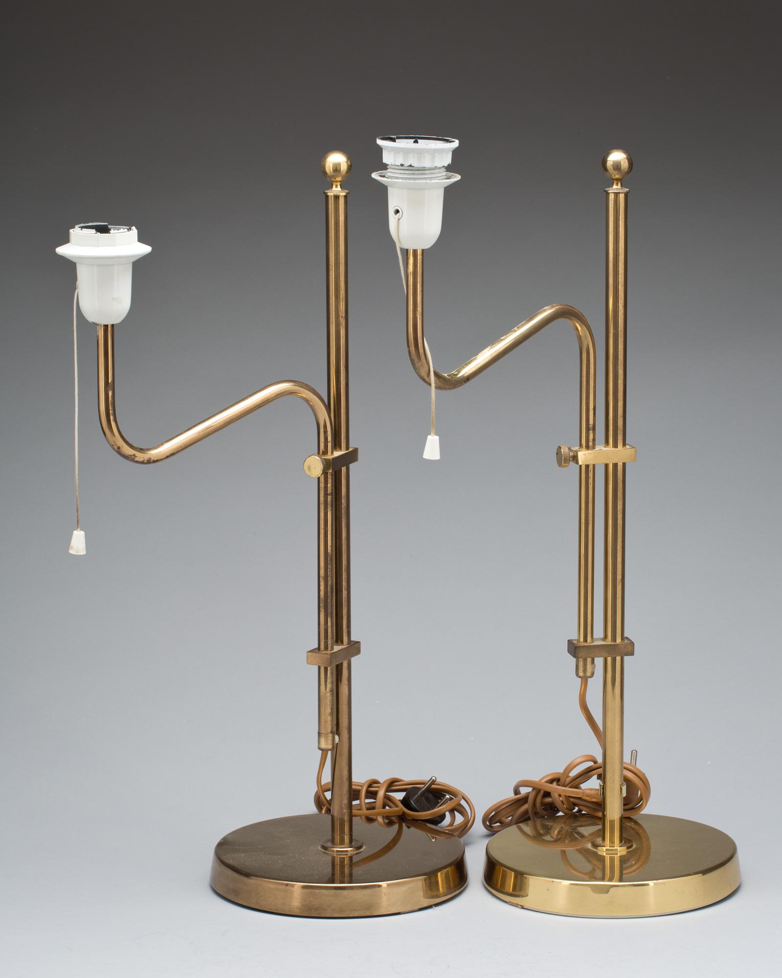 BORDSLAMPOR, ett par, mässing, Bergboms.