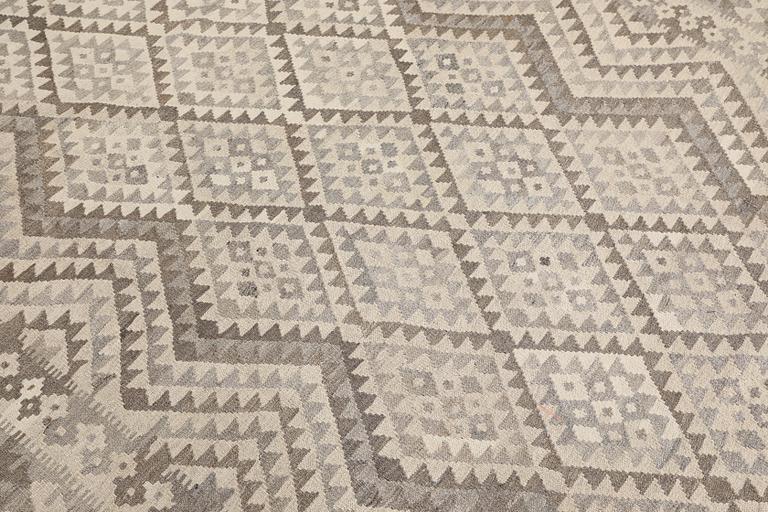 A Kilim rug, approx. 290 x 203 cm.