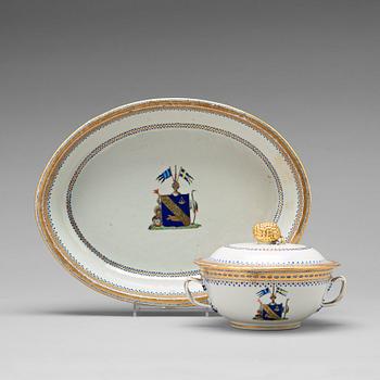 746. An armorial equelle with cover and a serving dish, Qing dynasty, Jiaqing (1796-1820).