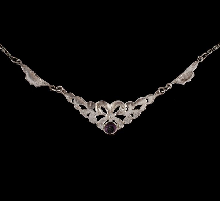 COLLIER, silver med markasiter och cabochonslipad ametist. Vikt 7 g.