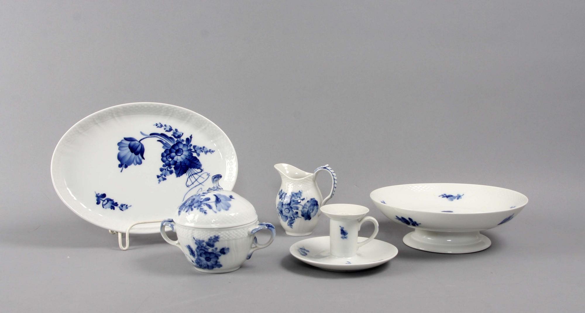 MATSERVIS, 64 delar, porslin, "Blå blomst", Royal Copenhagen.
