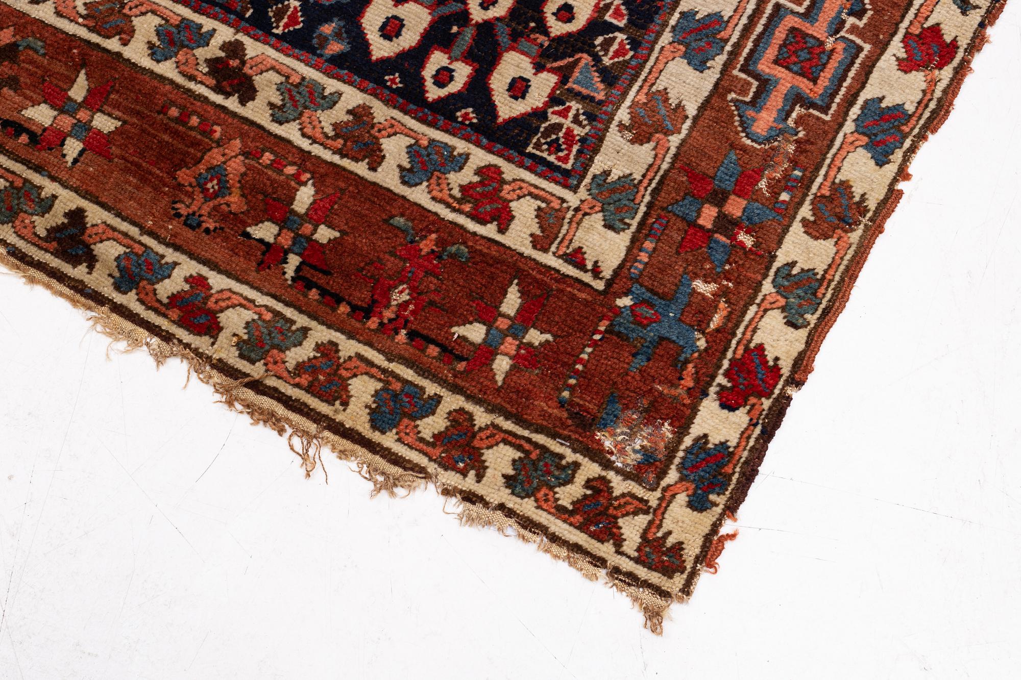 A persian gallery carpet, ca 400 x 110 cm.