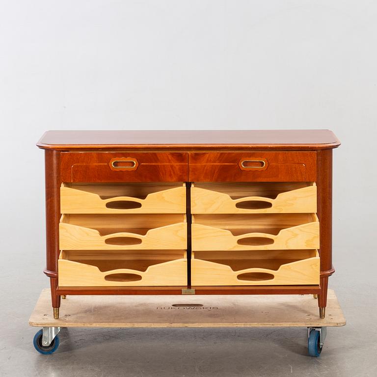 SIDEBOARD, 1900-talets mitt.