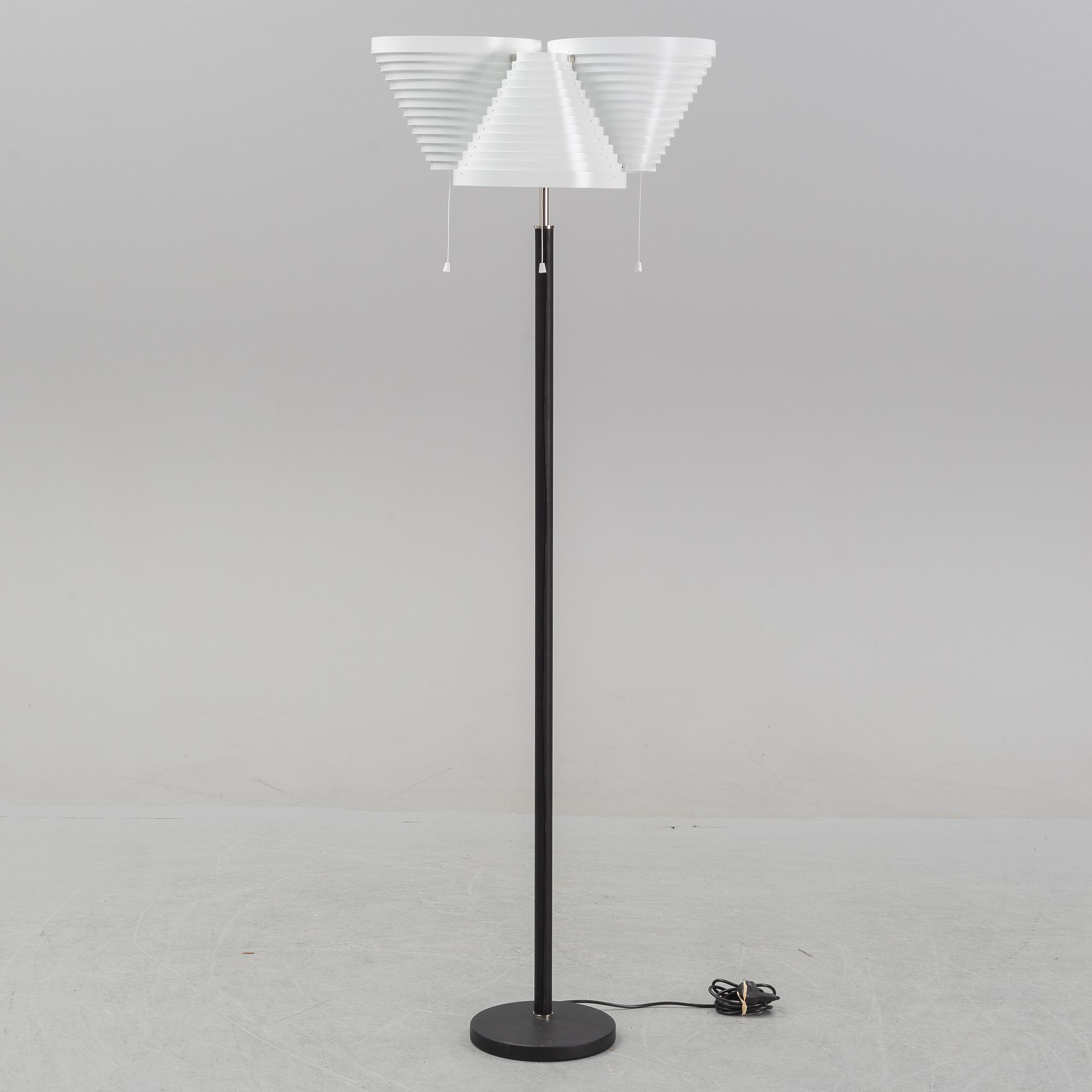 Alvar Aalto, golvlampa, modell A 809, Artek, formgiven 1959.
