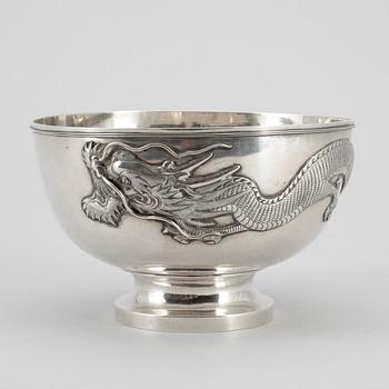 SKÅL, silver, bär stämpel KMS samt importstämplad, 1900-talets andra hälft. Vikt 545g.