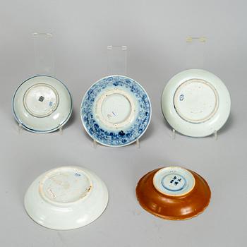 A group of 12 ceramics, Mostly Ming/Qing dynasty, 16-17th century, also 20th century.