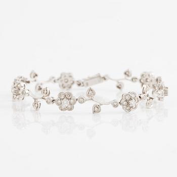 Bracelet 18K white gold with round brilliant-cut diamonds.