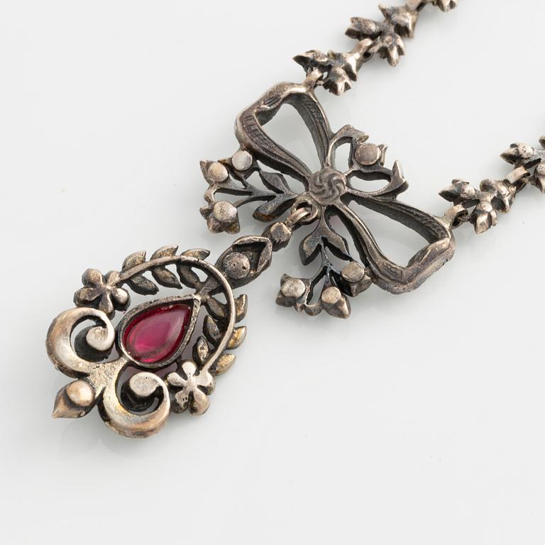 Set of necklace and earrings, silver and paste.