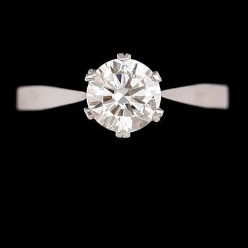 RING, 18 k vitguld, solitär briljantslipad diamant ca 1.13 ct.