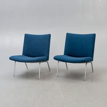 Hans J Wegner, AP40, "Lufthavnsstolen", lounge chairs, a pair, 1960s.