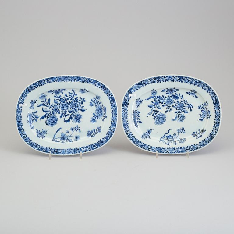 A pair of blue and white export porcelain serving dishes, Qing dynasty, Qianlong (1736-95).