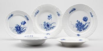 SERVISPORSLIN, 34 delar, porslin, "Blå Blomst", Royal Copenhagen.