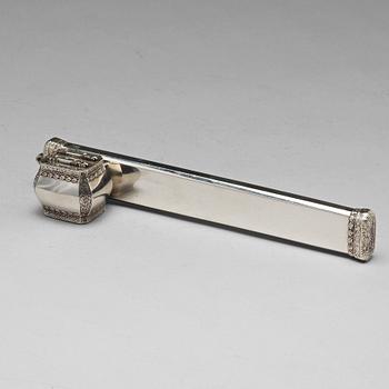 226. An early 20th century Ottoman silver scribe's pen-case / divit, makers mark Làtif, before 1909.