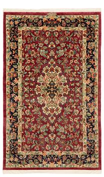 423. Matta, semiantik/Old silke Ghom, centrala Iran, signerad, ca 170 x 101 cm.