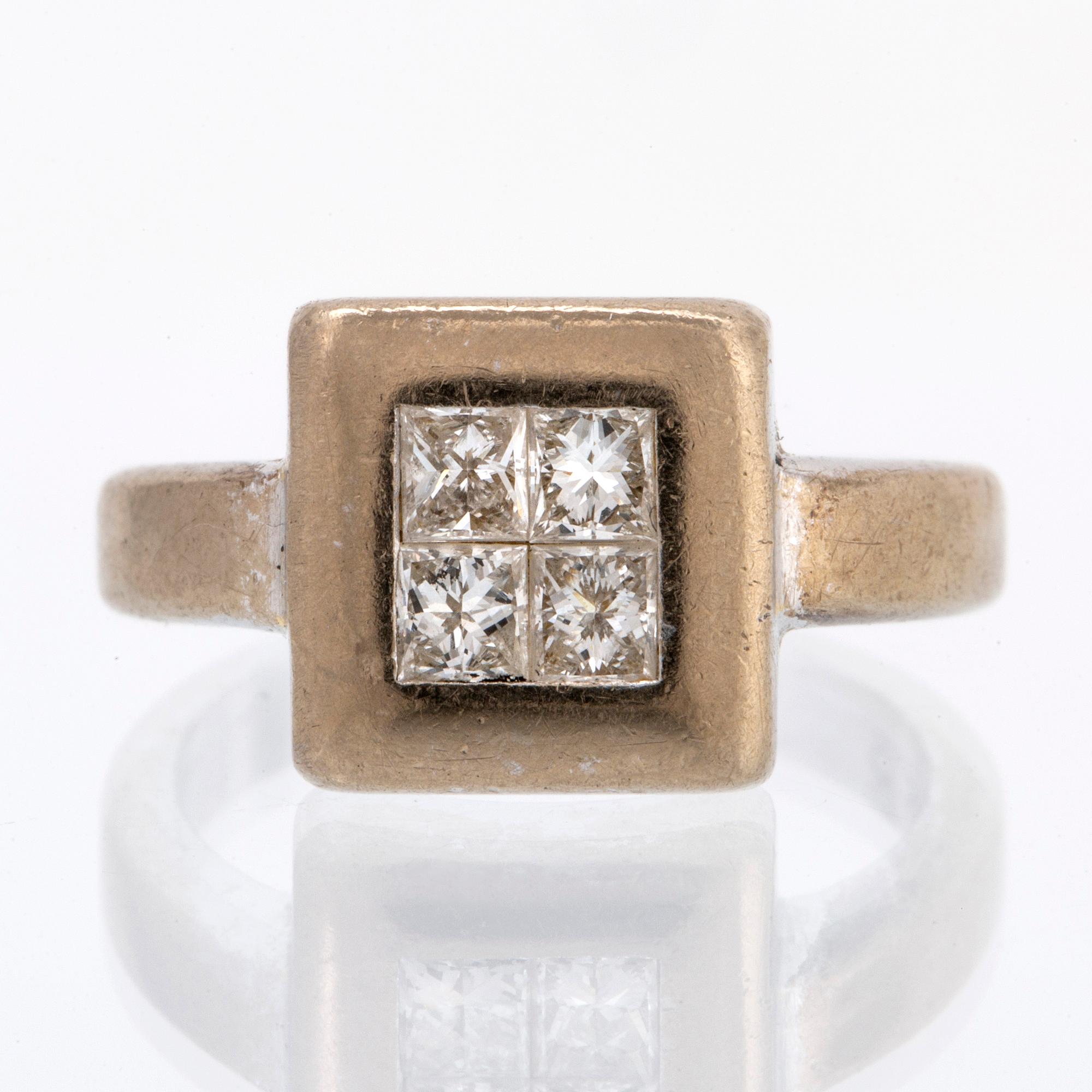 Ring 18K whitegold with 4 princess-cut diamonds approx 0,50 ct in total, size 49.