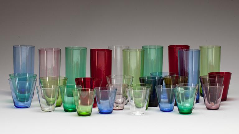 GLASSERVIS, glas, 31 delar, bl a "Mambo" och "Samba", Lennart Rosén, Reijmyre, 1900-tal.