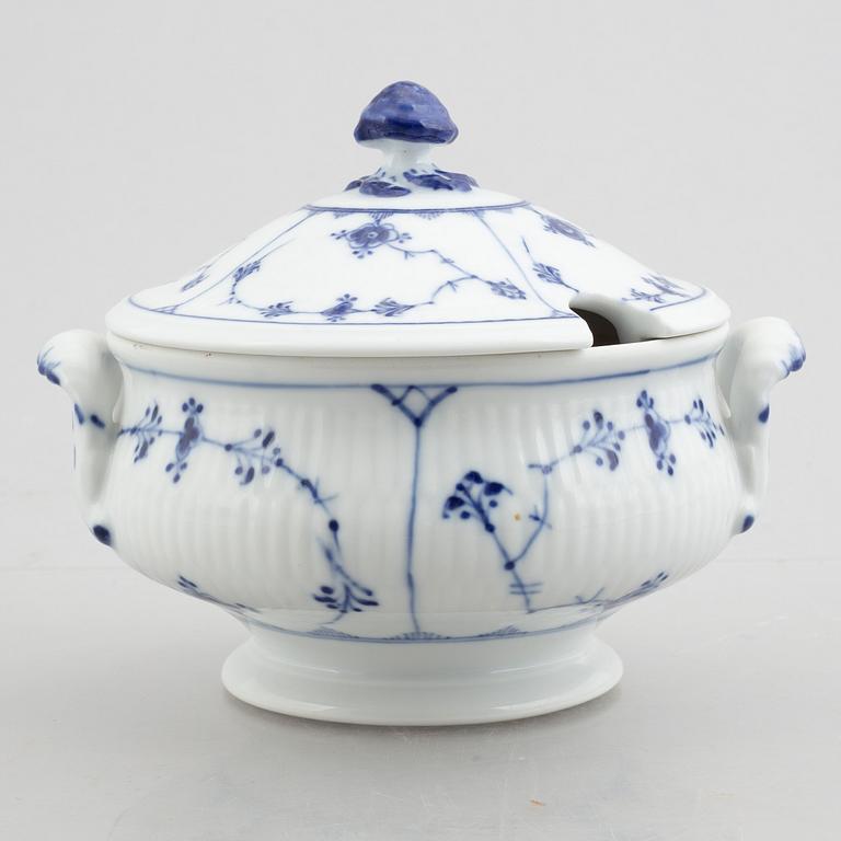 Three salt and pepper shakers, a sauce boat and a sauce tureen, "Blue Fluted"/"Musselmalet", Royal Copenhagen.