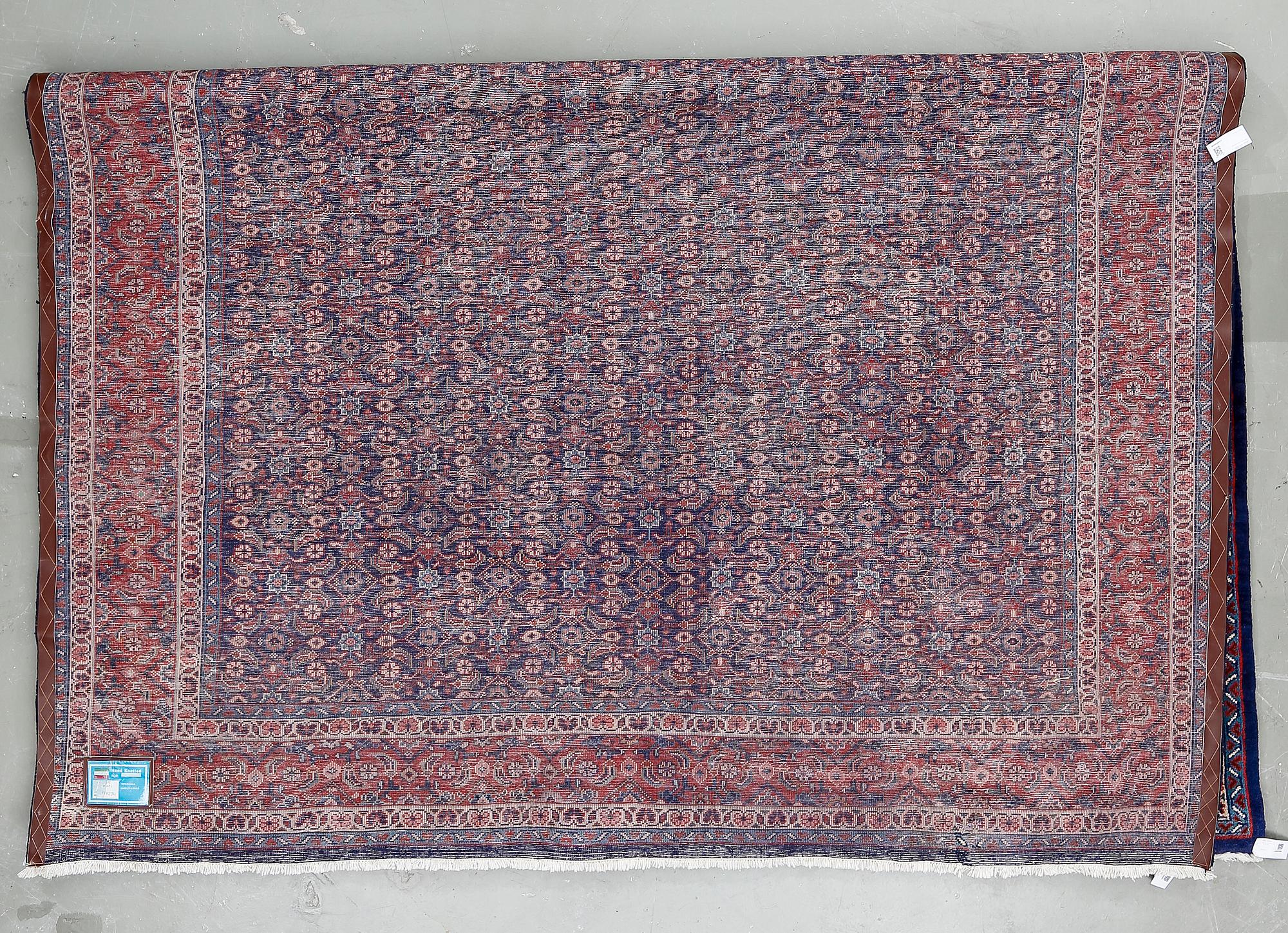 MATTA, troligen Mahal. Ca 378x287 cm.