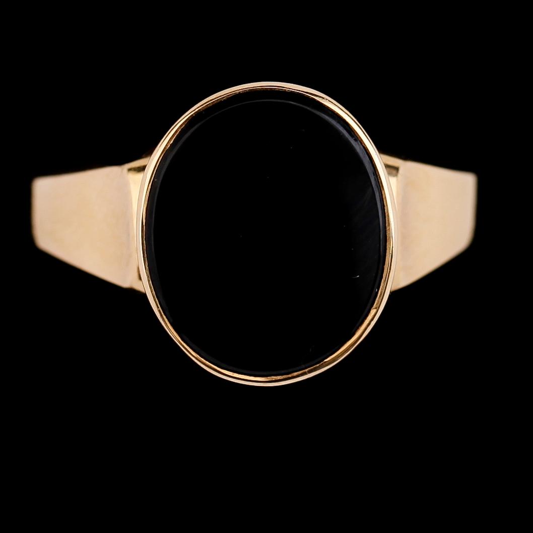 KLACKRING, 18 k guld, Alton 1967, med svart sten. Total vikt ca 4 gram.