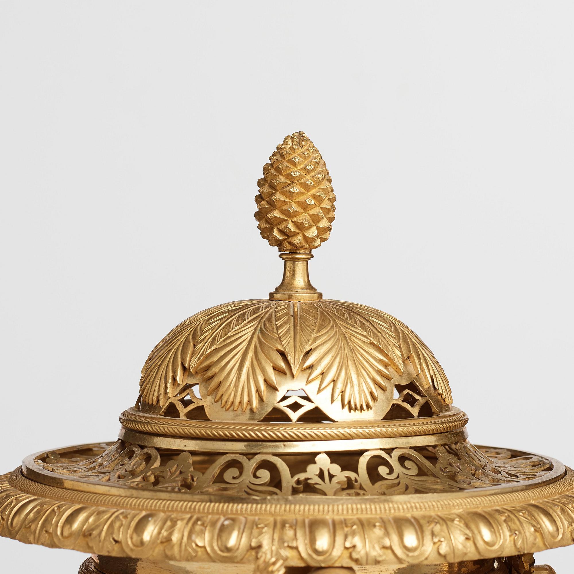 BORDSPENDYL, Paris, 1800-talets början.