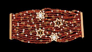 983. A Sazingg, Irene Zingg, garnet, citrine and diamond bracelet, tot. app. 2.50 cts.