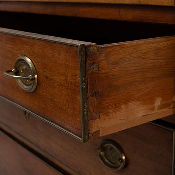 A late Gustavian chest of drawers, around 1800.