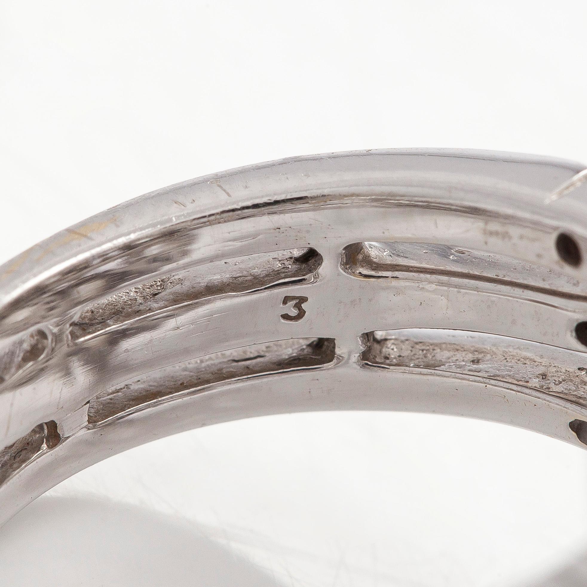 Sormus, 18K valkokultaa, ruusuhiottuja ja briljanttihiottuja timantteja.