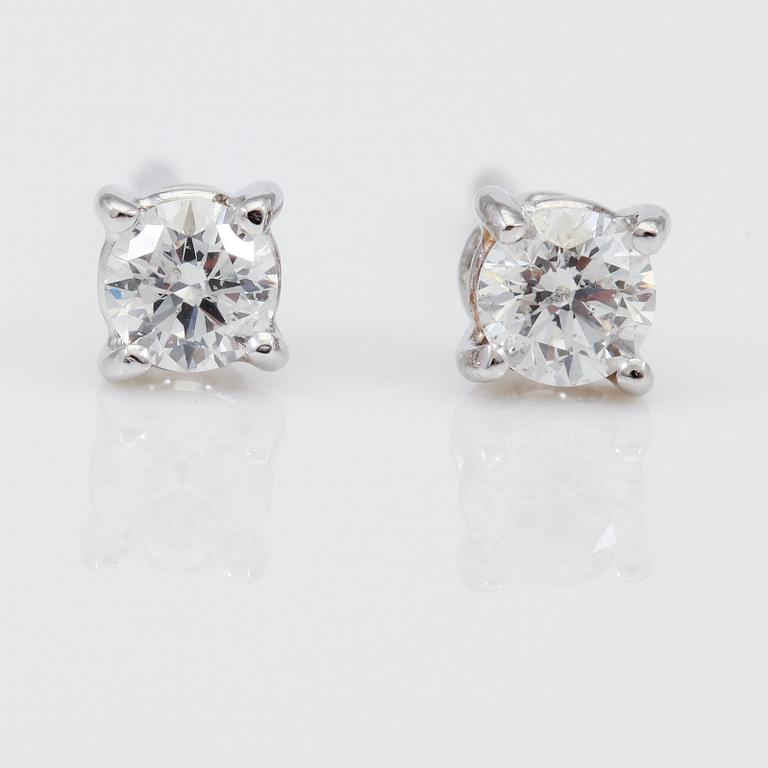 ÖRHÄNGEN, 1 par, solitära briljantslipade diamanter totalt ca 0,28 ct.